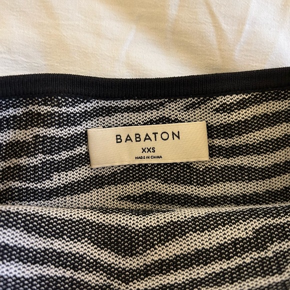 ❌SOLD❌ Aritzia Babaton Sculpt Knit Tube Top in Zebra Print! Size XXS, worn once! - Picture 3 of 4